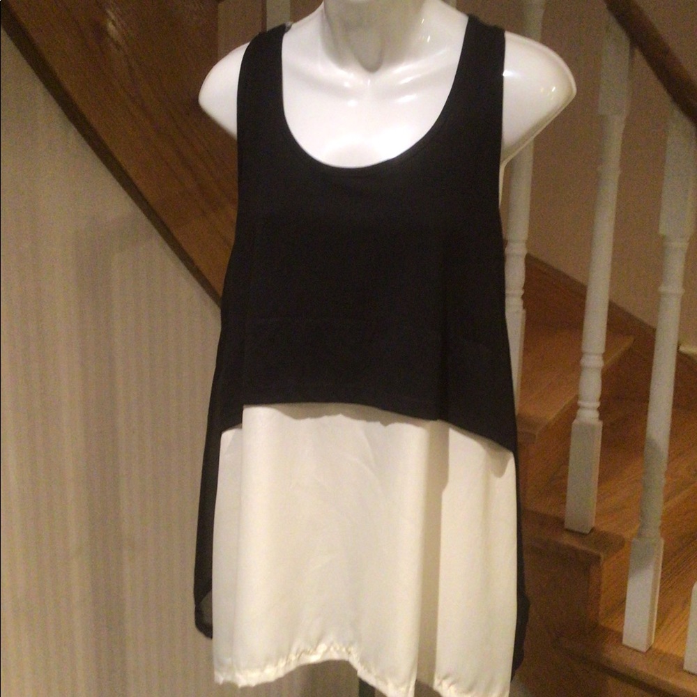 💕💕Host Pick 💕💕Tunic slip on long tank 2in1 look colour black /cream